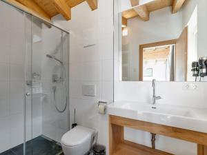 A bathroom at Modern Chalet in Mühlbach am Hochkönig near Ski Area