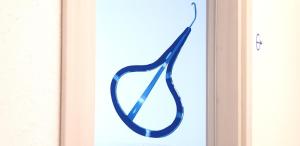 a blue glass handle on a glass door at Sa Trunfa Rooms in Tortolì