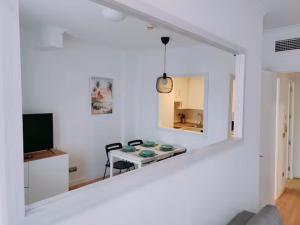 Μια τηλεόραση ή/και κέντρο ψυχαγωγίας στο Apartamento Luminoso 35N +9 φωτογραφίες