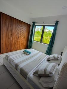 Ένα ή περισσότερα κρεβάτια σε δωμάτιο στο Vue sur Mer - Trésor de Pointe aux Canonniers +36 φωτογραφίες