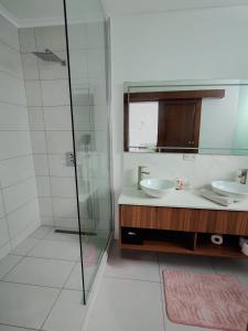 Ένα μπάνιο στο Vue sur Mer - Trésor de Pointe aux Canonniers