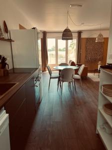 Kuchyň nebo kuchyňský kout v ubytování Petite maison à la campagne