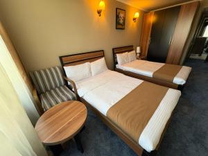 Postel nebo postele na pokoji v ubytování Nairi Hotel Yerevan