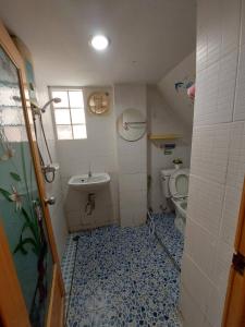 Koupelna v ubytování TaKaYai GuestHouse