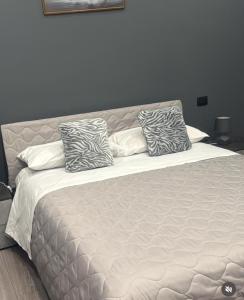 A bed or beds in a room at Holiday House Fifteen