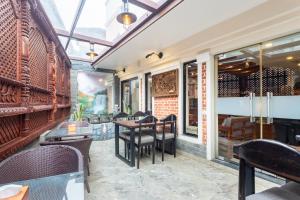 Ein Restaurant oder anderes Speiselokal in der Unterkunft Hotel Kutumba 