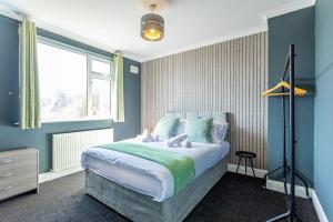 Ένα ή περισσότερα κρεβάτια σε δωμάτιο στο Wolverhampton 4 Bed home, Sleeps 7, Parking