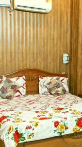 a bedroom with a bed with flowers on it at Hotel Sandalwood in Amritsar