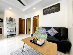 Η κουζίνα ή μικρή κουζίνα στο Chonlada Holiday Home - 2 BR Pool Access Bungalow - Kamala Beach
