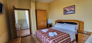 Ліжко або ліжка в номері Hotel Vlora