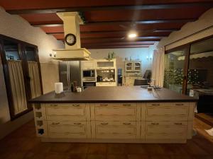 Kuchyňa alebo kuchynka v ubytovaní Casa Las Golondrinas