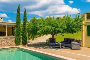 Bazén v ubytovaní Porto Cheli Panoramic Poolside Getaway alebo v jeho blízkosti