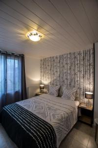 Postel nebo postele na pokoji v ubytování Au Gîte d'Isigny - Maison de vacances - Normandie