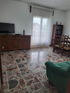 a living room with a couch and a flat screen tv at Casa Fontana Rossa 2 in Arizzano