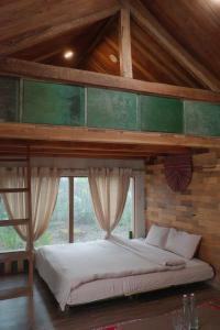 Voodi või voodid majutusasutuse Tiệm Cà Phê Mer Homestay & Coffee Mộc Châu toas