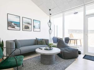 Posezení v ubytování 6 person holiday home in Ringkøbing
