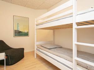 Postel nebo postele na pokoji v ubytování 6 person holiday home in Ringkøbing