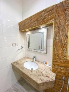 Vannituba majutusasutuses UrbanEdge Hotel