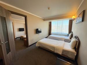 Postel nebo postele na pokoji v ubytování Nairi Hotel Yerevan