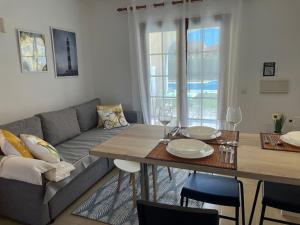 Χώρος καθιστικού στο Cozy Apartment in Son Xoriguer October Stays Walk to Beach Special offer last availability