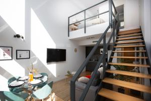Μια τηλεόραση ή/και κέντρο ψυχαγωγίας στο Dúplex Modernos en Alcobendas