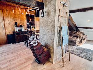a living room with luggage in a room with a kitchen at Un soupçon de magie - 2min Gare - Direct Genève in Bellegarde-sur-Valserine