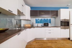 Kuchyň nebo kuchyňský kout v ubytování Villa Ceca + 48 fotografií