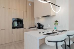 Kuchyň nebo kuchyňský kout v ubytování Modern Studio in Gdansk with Parking and Balcony by Noclegi Renters