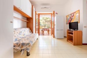 a room with a couch and a tv and a refrigerator at La casa di Bebe in Vernole