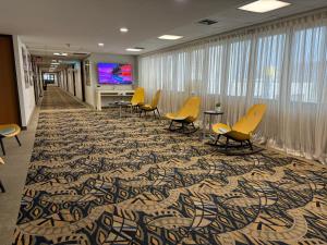 TV a/nebo společenská místnost v ubytování Ficus Hotel