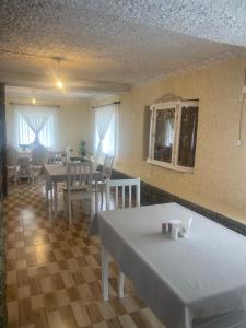 Restoran või mõni muu söögikoht majutusasutuses Holiday House