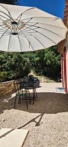 Patio nebo venkovní prostory v ubytování Restanques de la Tour