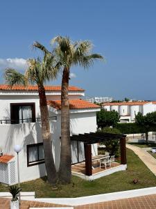 Το κτήριο όπου στεγάζεται  το ξενοδοχείο διαμερισμάτων