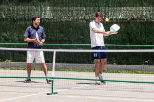 Tenis alebo squash v ubytovaní Tres Estrellas alebo jeho okolí + 273 fotografií