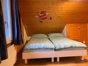 Schlafen unterm Dach in Burgdorf CH客房内的一张或多张床位