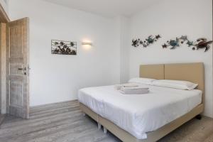 Letto o letti in una camera di The Square Rooms and Suites