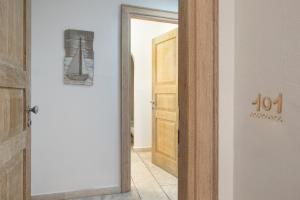 Foto dalla galleria di The Square Rooms and Suites a Cannigione