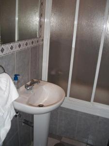 Łazienka w obiekcie Hostal Paracuellos