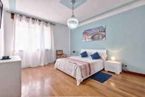Postel nebo postele na pokoji v ubytování Venice Mahdi Apartment