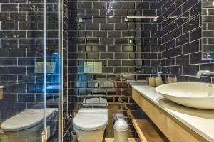 a bathroom with a toilet and a sink at St Martini Gardens Studio in Cape Town