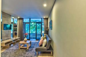 a living room with a couch and a table at St Martini Gardens Studio in Cape Town