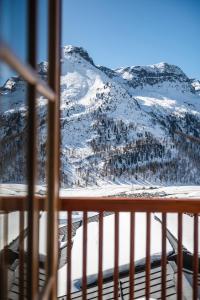 Nespecifikovaný výhled na hory nebo výhled na hory při pohledu z hotelu