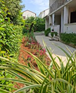 Κήπος έξω από το Enna bedroom with private balcony +14 φωτογραφίες