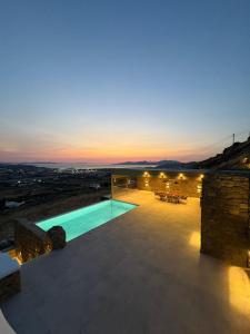 Bazén v ubytovaní Mykonian Tramonti Villas alebo v jeho blízkosti