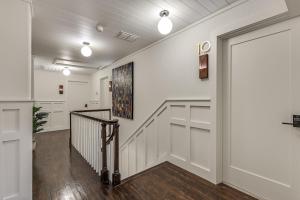 Fotografie z fotogalerie ubytování The Vanderbilt Mansion Apt 12 Near Downtown & TWU v destinaci Denton