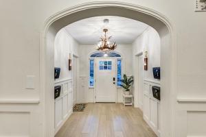 Fotografie z fotogalerie ubytování The Vanderbilt Mansion Apt 12 Near Downtown & TWU v destinaci Denton