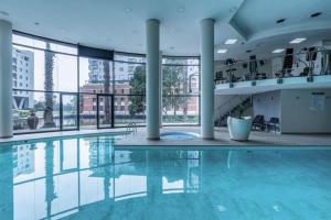 Πισίνα στο ή κοντά στο Exclusive Ultra-Luxury A Cut Above Apartments Century City by Vvip Bookings