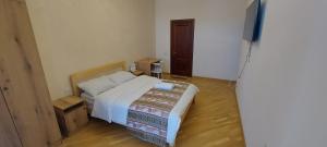 Voodi või voodid majutusasutuse Kenut Hostel toas
