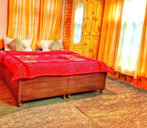 Shree Dev Narayan Hotel客房内的一张或多张床位