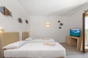 Letto o letti in una camera di The Square Rooms and Suites